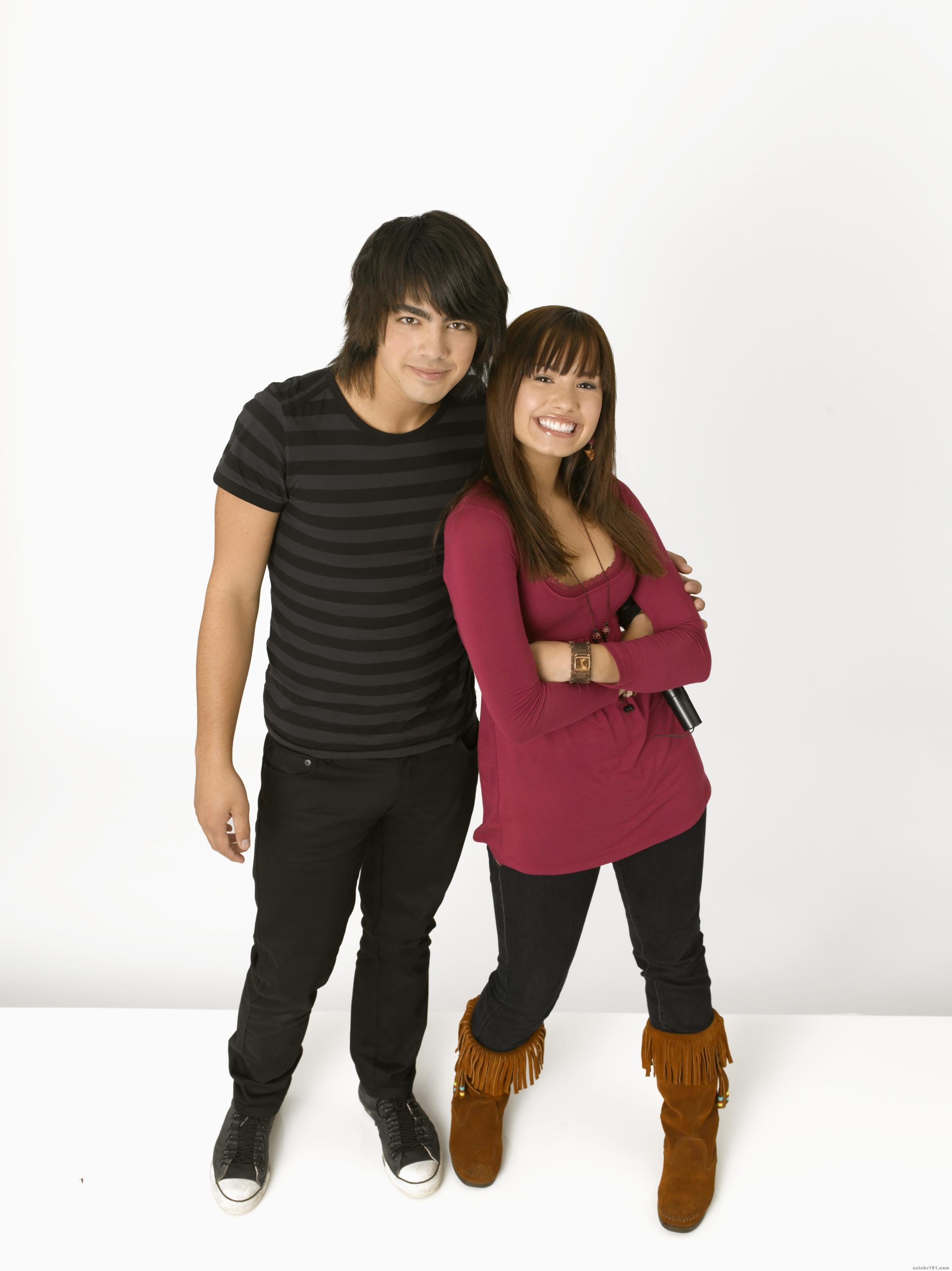 the_jonas_brothers__demi_lovato_photoshoot